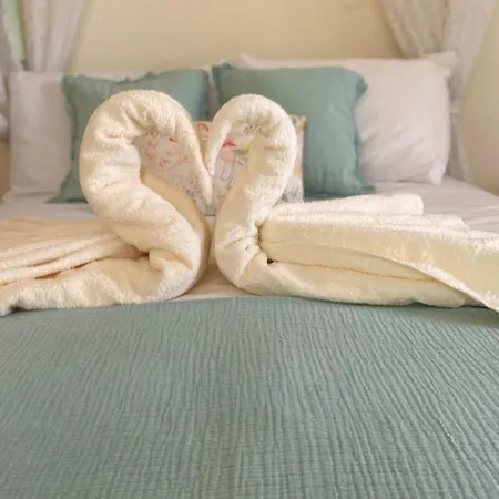 Hostl - Beds & - The Paphos, Old Town ホステル
