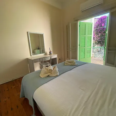 Hostl - Beds & - The Paphos, Old Town بيت شباب بافوس