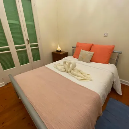 Hostl - Beds & - The Paphos, Old Town بيت شباب بافوس