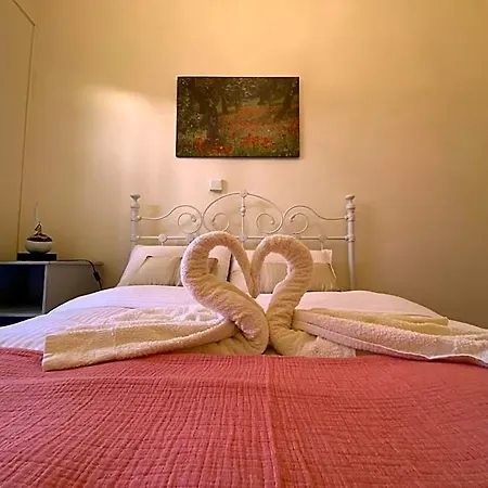 Hostl - Beds & - The Paphos, Old Town 旅馆 *