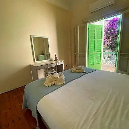 Hostl - Beds & - The Paphos, Old Town *
