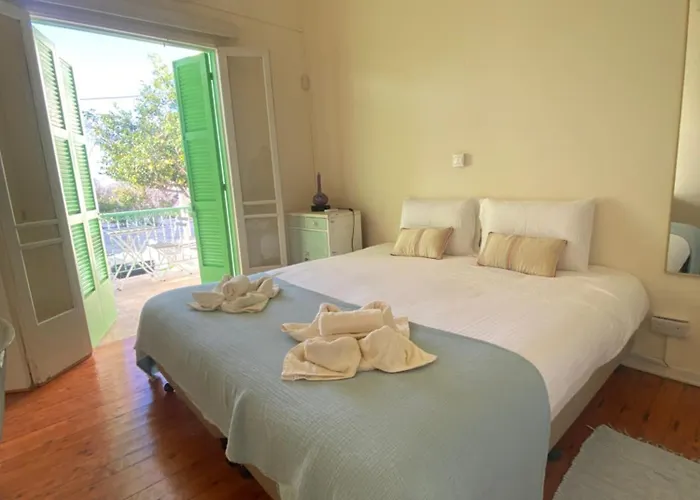 Hostal Hostl - Beds & - The Paphos, Old Town Paphos