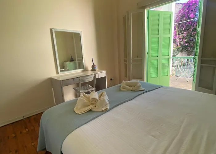 Hostl - Beds & - The Paphos, Old Town Hostal Paphos