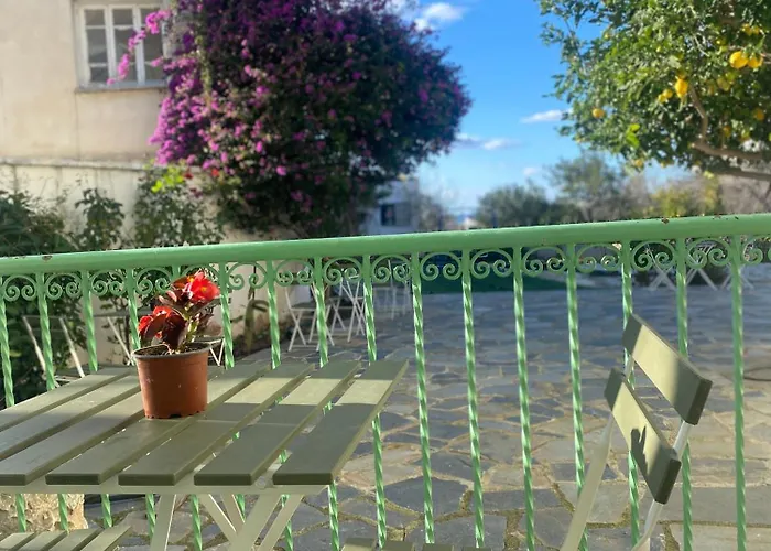 Hostl - Beds & - The Paphos, Old Town * Paphos