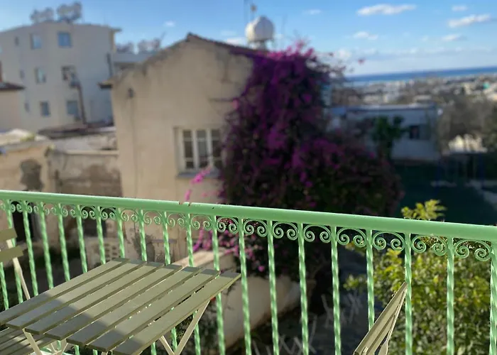 Hostl - Beds & - The Paphos, Old Town Pafos