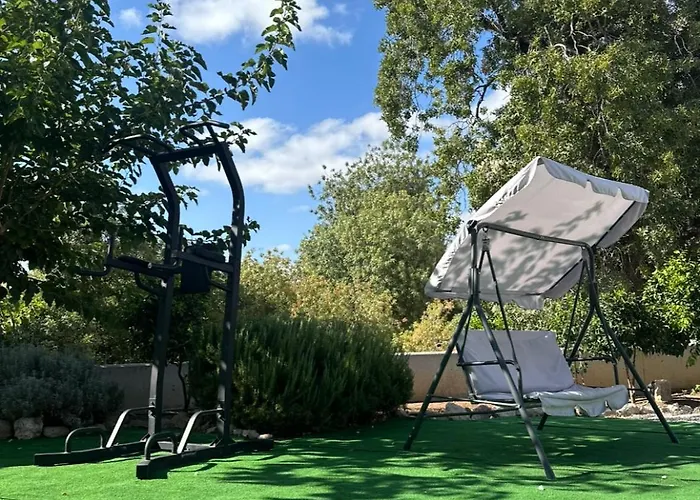 Hostl - Beds & - The Paphos, Old Town Pafos